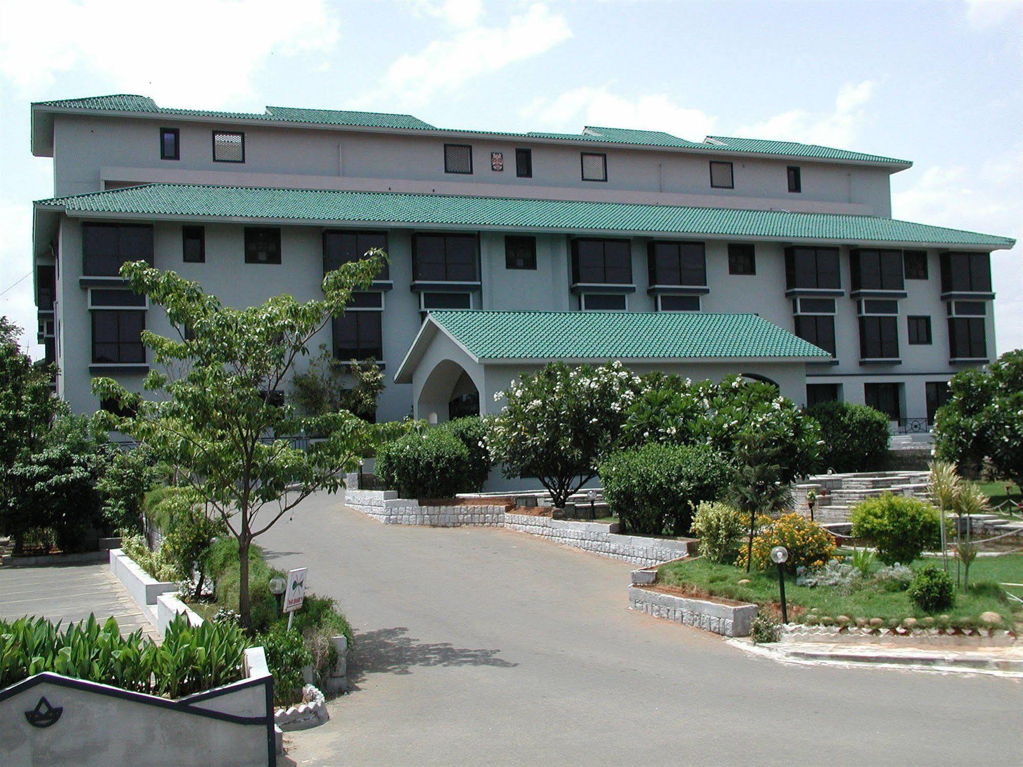 Velan Hotel Greenfields Tiruppur Exterior photo