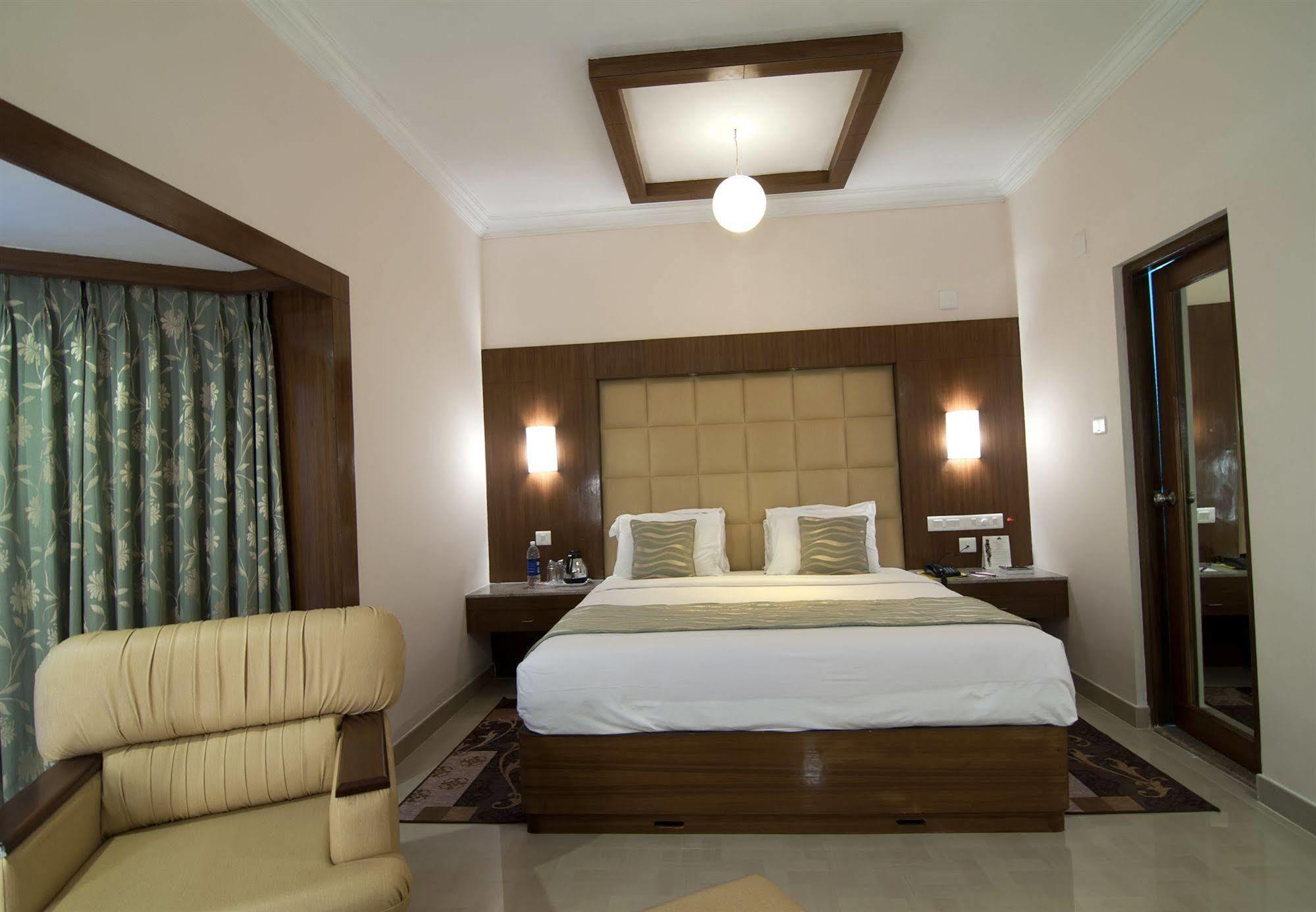 Velan Hotel Greenfields Tiruppur Exterior photo